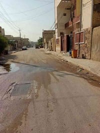 قطعة ارض لليع مكانه معسكر البلديات مساحه 100  متر  واجه 5 متار ونص ونز...