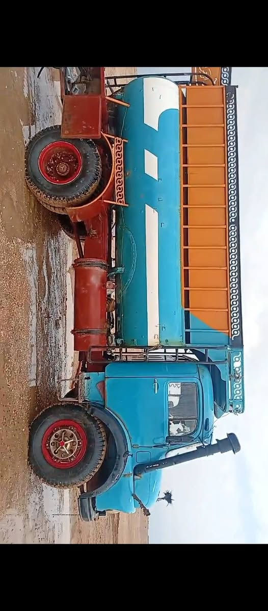 سلام عليكم سيارة اللبيع ابو ردين موديل 75كير محرك اكسن مكفولات 6طن رقم نجف نكليزي بل سنويه تانكي.تخم.تاير مكان دوانيه السعر 20مليون وبيه مجال ***********/***********
