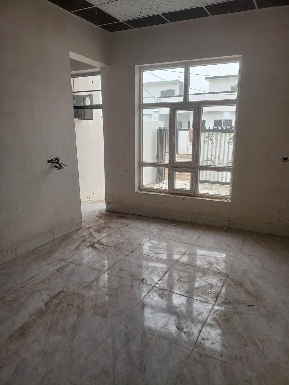 اعلان 📣📣
دار للبيع زراعي مساحه 100متر زيرو ممسكون فول 🏠🏠

يتكون من غرفت نوم استقبال مطبخ صحيات درج خارجي 

خلف تجاري فرع 13متر مي كهرباء كامل 

موقع العقار دوميز 55🏠🏠

استفسار عله الرقم أو ارسل رساله 🏠🏠

***********📞📞📞📞
