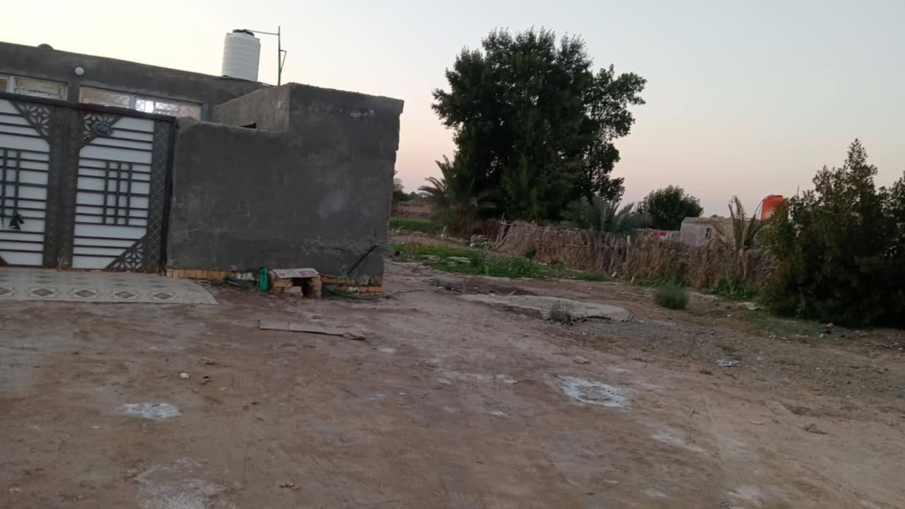 يالله السلام عليكم بيت 250م ويه نص دونم 
البيت يحتوي على3 غرف نوم وصاله ومطبخ وديونيه وصحيات

البناء بلوك كهربي عكاده. بنيان 

جديد 2024 

سديناويه ناحيت اور خلف الجسر

باقي التفاصيل

انتصال وتساب

***********
