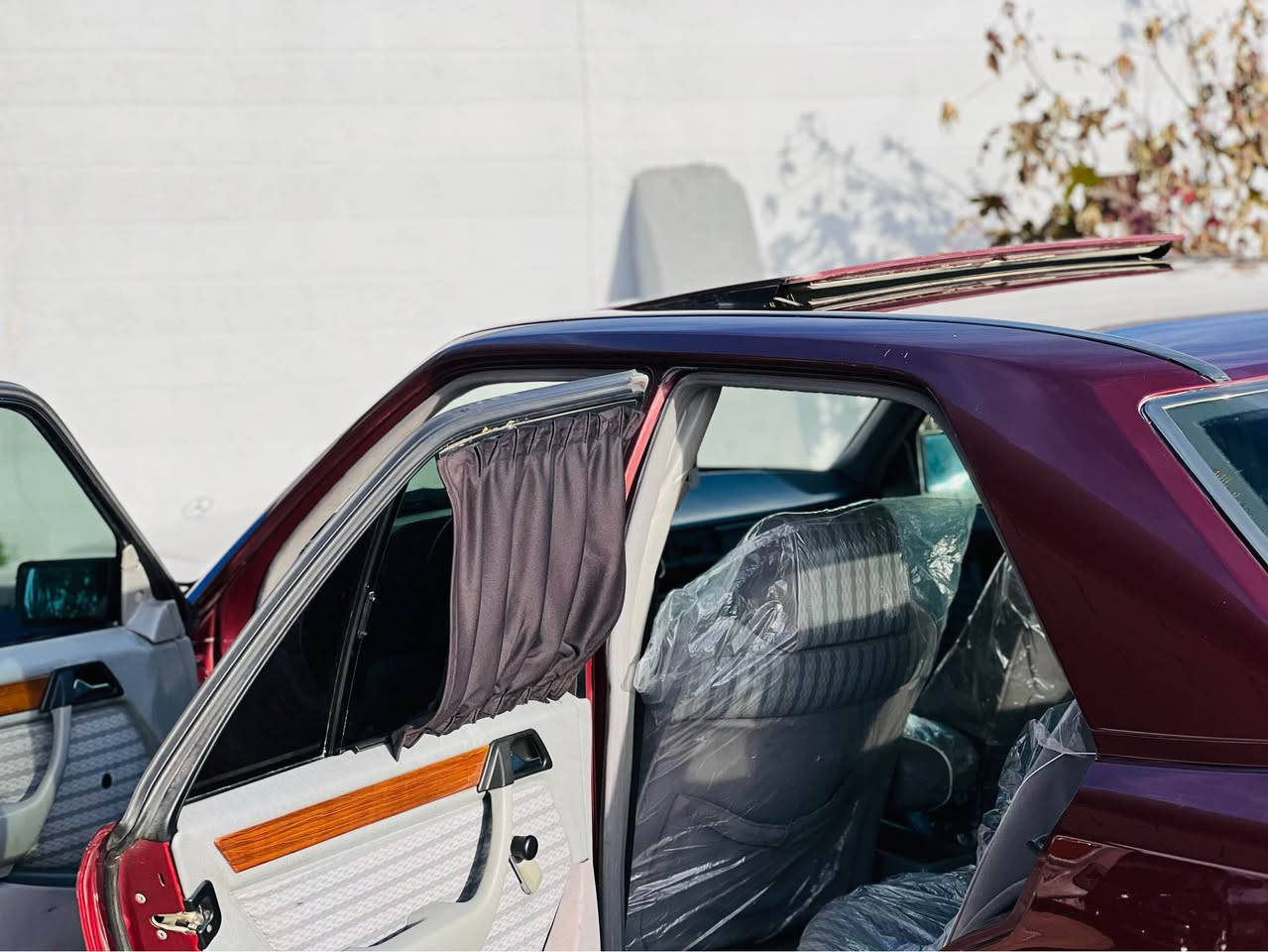 السلام عليكم 

مارسیدس ١٩٩٣ مەکینە 300E رەنگی مارۆنی تاریکە ئارم هەوڵێر ئارم و ئەوەلیات بەشەرت بێکێشە  سبوخ عامە بۆ جوانی یەک چاڵ و شوختی پێوەنیە ماڵەکە پاکە پێش و دواوەی کەپسە زۆر پاک ماوەتەوە هەموو گتانی مەزبوتە و کارەبایاتی بێکێشەیە کوشن قەنەفەیە سڵیدە دوجام کارەبایە مەکینە عەنکەبوتە سەیارەکە هی ماڵانە و هەموو گیانی بەشەرتە 

ژ.م :***********
ژ.م :*********** كويسينجاك, أربيل
