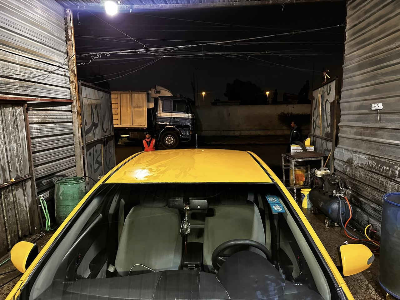 السلام عليكم كيا فورتي موديل 2012 أمريكي محرك 2000 دوش محرك كير جديد حادثها جاملغ وبنيد وبيها طخة بالباب الخلفي موضحه بالصور  وداخلها جديد ورقم جديد مكاني بغداد القاهره سعرها 80 
***********
