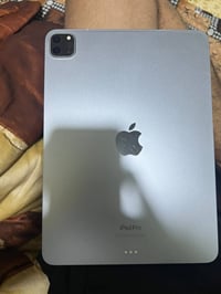 آيباد ١١ M2 • ٢٥٦ • نظيف ٩٩%