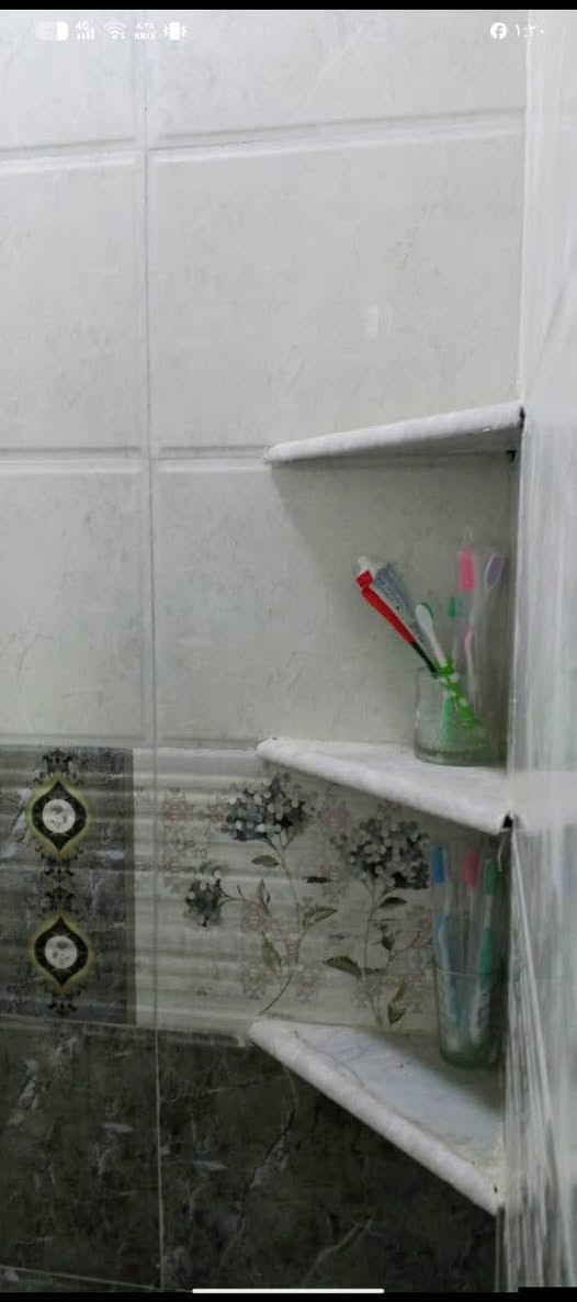 بيت مساحه ١٨٧ متر
مقابل جامع الخناجره 
يبعد عن التبليط ١٠٠ متر
بناء حديث 
غرفتين ٥*٤ والثانيه ٥*٣.٧٥
صاله كبيره 
مطبخ كبير سيراميك كامل 
استقبال كبير 
حمامات واخليه وخارجيه 
الارضيه صب 
نقصه اللبخ الخارجي والواجهه
***********
