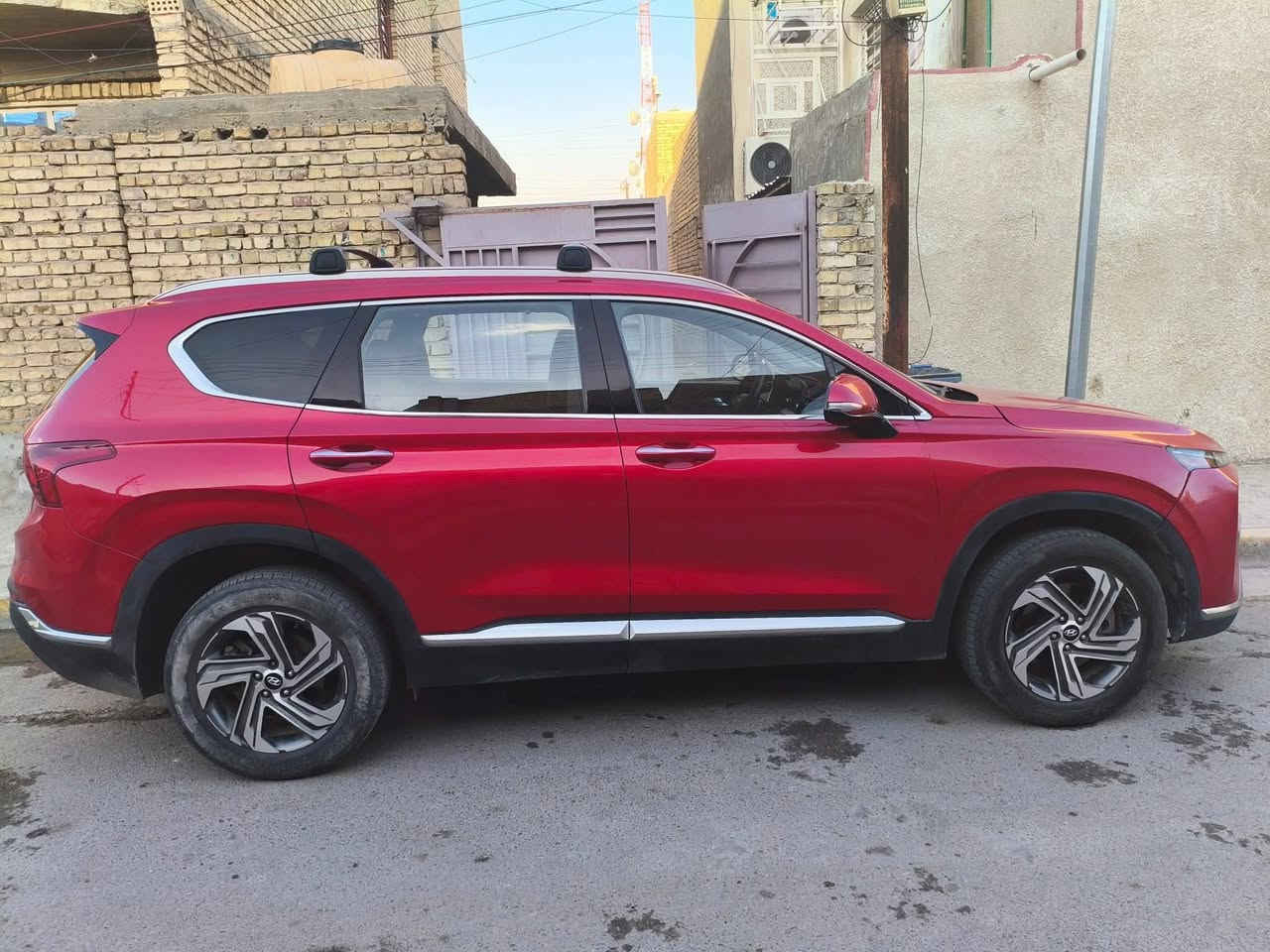 السلام عليكم
سنتافي 2022
 لون احمر
 حادث جاملغ ايمن فقط كما موضح بالصوره 
  السيارة بسمي تحويل ثاني يوم نضيفة كلش 
المواصفات 
محرك2500
ماشية 51 الف مايل 
 مفتاح ذكي بصمة + التشغيل عن بعد
 نظام اوتو بارك
 كير بنظام الازار المنفصلة الاصدار الجديد ( بيانو)
كير ماوس ثانوي لأوضاع القيادة / Drive Mode 
‏Comfort - Smart - Sport 
 التبريد امامي خلفي مناخ منفصل
هاند بريك بصمة 
 Auto Hold  أوتو هولد
 خاصية ISOFIX   ايزو فكس قفل الاطفال
 نظام مانع الانزلاق
 نظام نزول المنحدرات.
 نظام اطفاء المحرك (A) ذاتيا في الازدحامات لتوفير الوقود
 شاشة تدعم Apple Car play و Android وبلوتوث مدمج والأوامر الصوتية
  مخارج شحن USB وتشغيل الميديا
منافذ للطاقة كهرباء 12فولت ومنفذ 110 فولت
مقعد السائق  كهرباء + تدفئة
مقاعد مخمل 
 حساسات ضغط الاطارات 
 حساسات أمامية / جانبية /خلفية
  كامرة اضافية لتقنية منع الخروج عن المسار
 ميزة التوقف الذاتي للمركبة منعا للاصطدام عند القيادة او الرجوع
 لايت زينون رباعي العدسات بتقنية High Beam الانارة الذكية + LED  نهاري 
 نظام القيادة الذاتي الذكي في الشوارع المخططة 
مثبت السرعة Cruise وميزة التباعد عن المركبات
 قفل الابواب والنوافذ / خاصية عدم العبث للاطفال
 شفتات رياضية بالمقود
صندوق السياره كهربائي 
 قبضات أبواب ألمنيوم مع خاصية الانارة ليلا
 حساس لمس ابواب لفتح وغلق باب السائق والراكب
 ماسحات امامية حساس / تشغيل تلقائي وسرعة حسب غزارة المطر
عنوان السيارة بغداد الحسينية 
السعر 205 ورقه وبيها مجال شي قليل 
رقم الهاتف ***********
