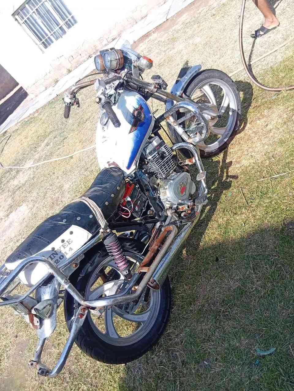 اسلام عليكم
للبيع جونده نوع هونزده اوراق كامله اصولي
موديل 2014 محرك ما مفتوح بس بيه بخار بصيط 
كهربائيات شغاله سعره 325 وبيه مجال 
مكاني بابل الحمزه الغربي ***********
