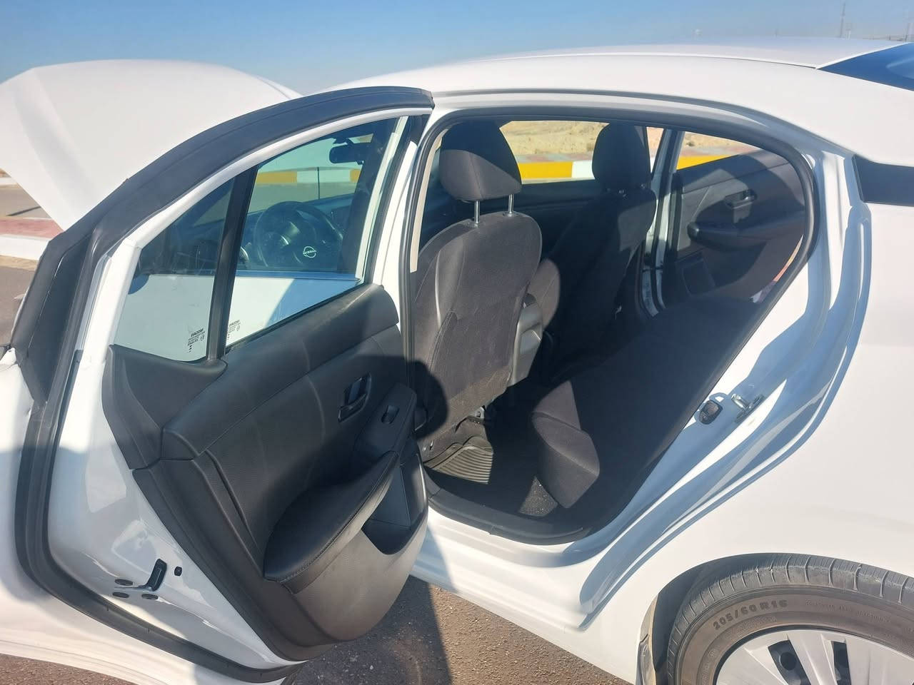 نيسان سنترا   2025 بدون رقم تترقم بغداد وكل المحافظات عليها لوحات فحص مؤقت
ماشية: 8000 وارد امريكي جديدة السيارة على وضع الشركة تبريد وراديترات 
 • محركها 2000، تشغيل بصمة، شاشة + كاميرا خلفية عالية الدقة وحساسات، نظام Auto Stop أمامي وخلفي، نظام Auto Off/On (إطفاء وتشغيل المحرك التلقائي)  نظام ECO اقتصادي باستهلاك الوقود
  تحديد مسار + نظام النقطة العمياء،  3 أنظمة قيادة (Sport / Eco / Normal) ، رادار، تبريد ثلج
الضرر صبغ راس البنيد فقط كما مبين بالصورة 
صاحب السيارة *********** خابر او وتساب
السيارة موجودة بالانبار
