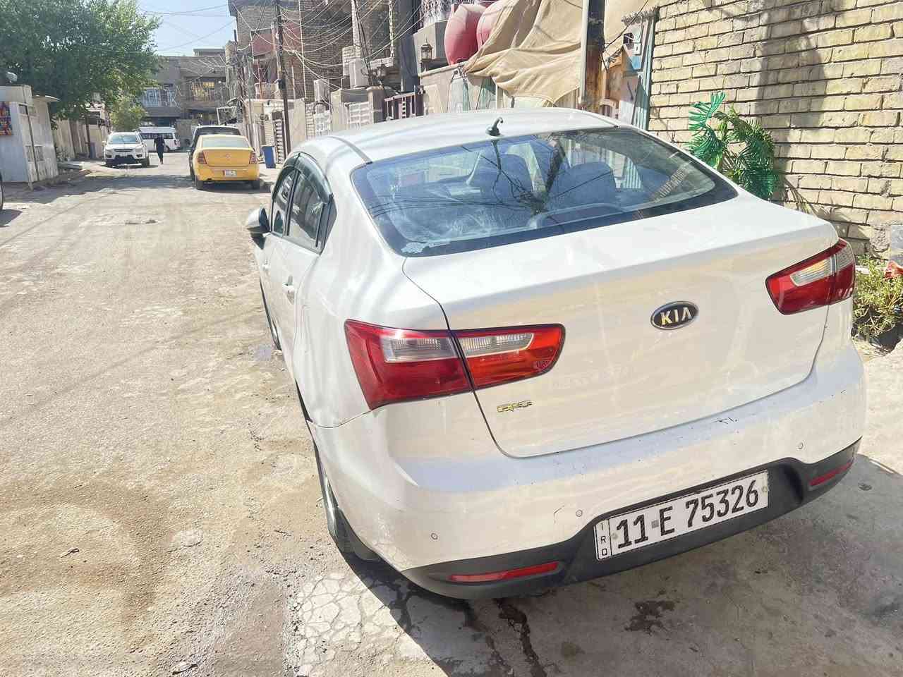يا ريو ٢٠١٢ بسمي سيارة جاهزة كير محرك تبريد صدر تخم تاير كلة جاهزة بيهة بس ربع باب لخلفي صبغ يعني مو باب كلة سيارة اي نقص مابيهة  جاهزة سعر ٨٥ وبيه مجال  ***********
