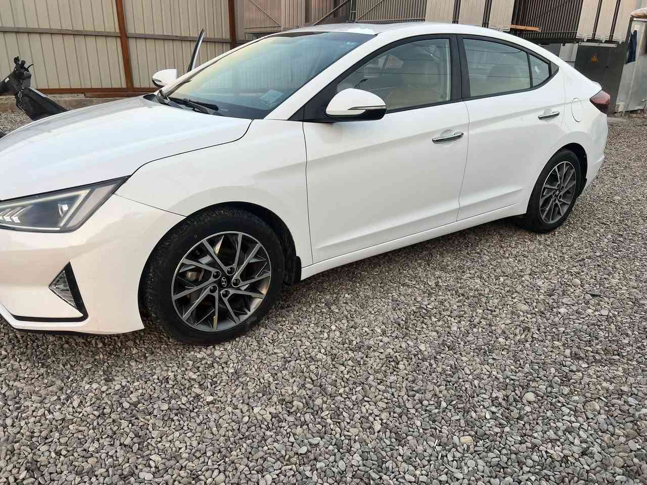 السلام عليكم النترا خليجي ٢٠٢٠
رقم بغداد
السعر 145 ورقه 
سنويه وهزه جديده 
ماشيه 119 الف 
مكانه بغداد  تاجيات او اليرموك 
فول موصفات بس الكشن مو جلد مخمل 
لتواصل ***********
