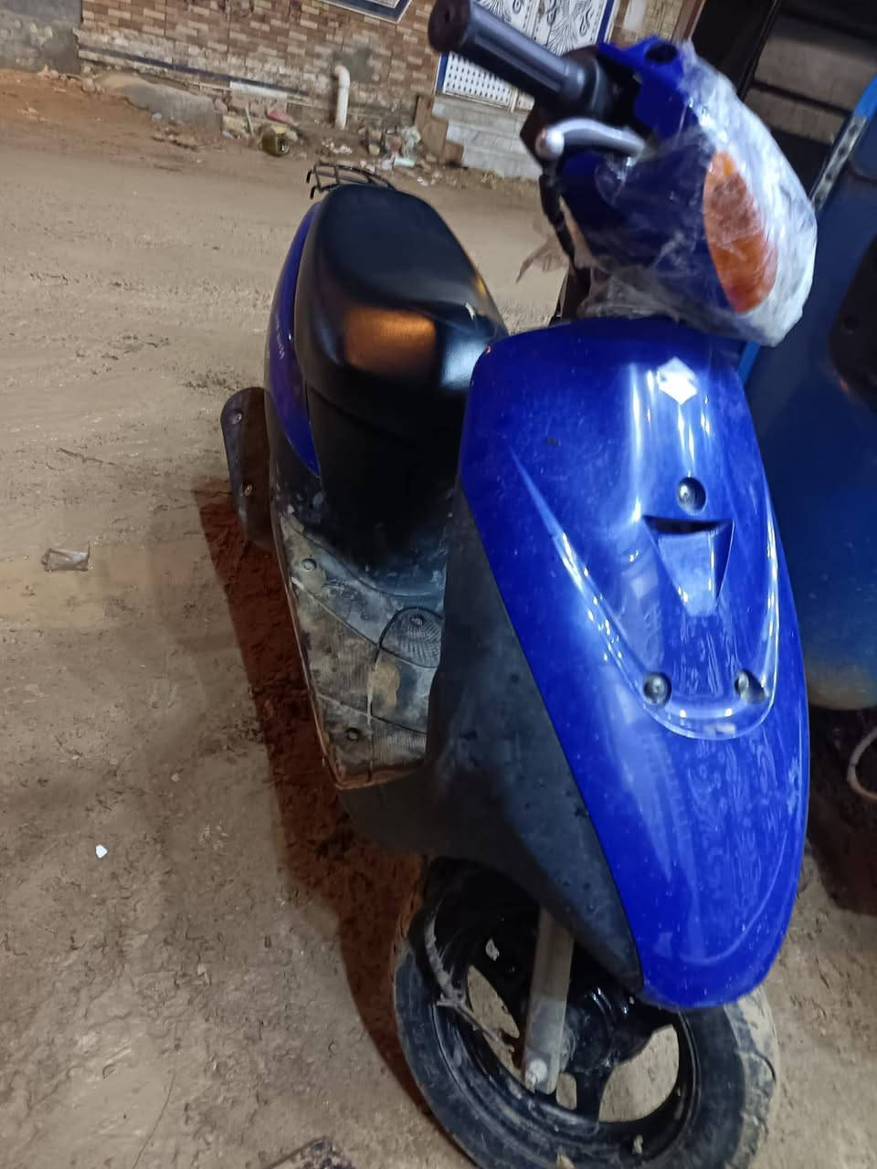 سلام عليكم
دراجه سازوكي رياضي دراجه جديده صار شهرين طالعه من الوكيل دراجه كارتون مامفتوحه ابد برغي ما ملعوب بيهه مكاني قطاع قرب ساعه***********
