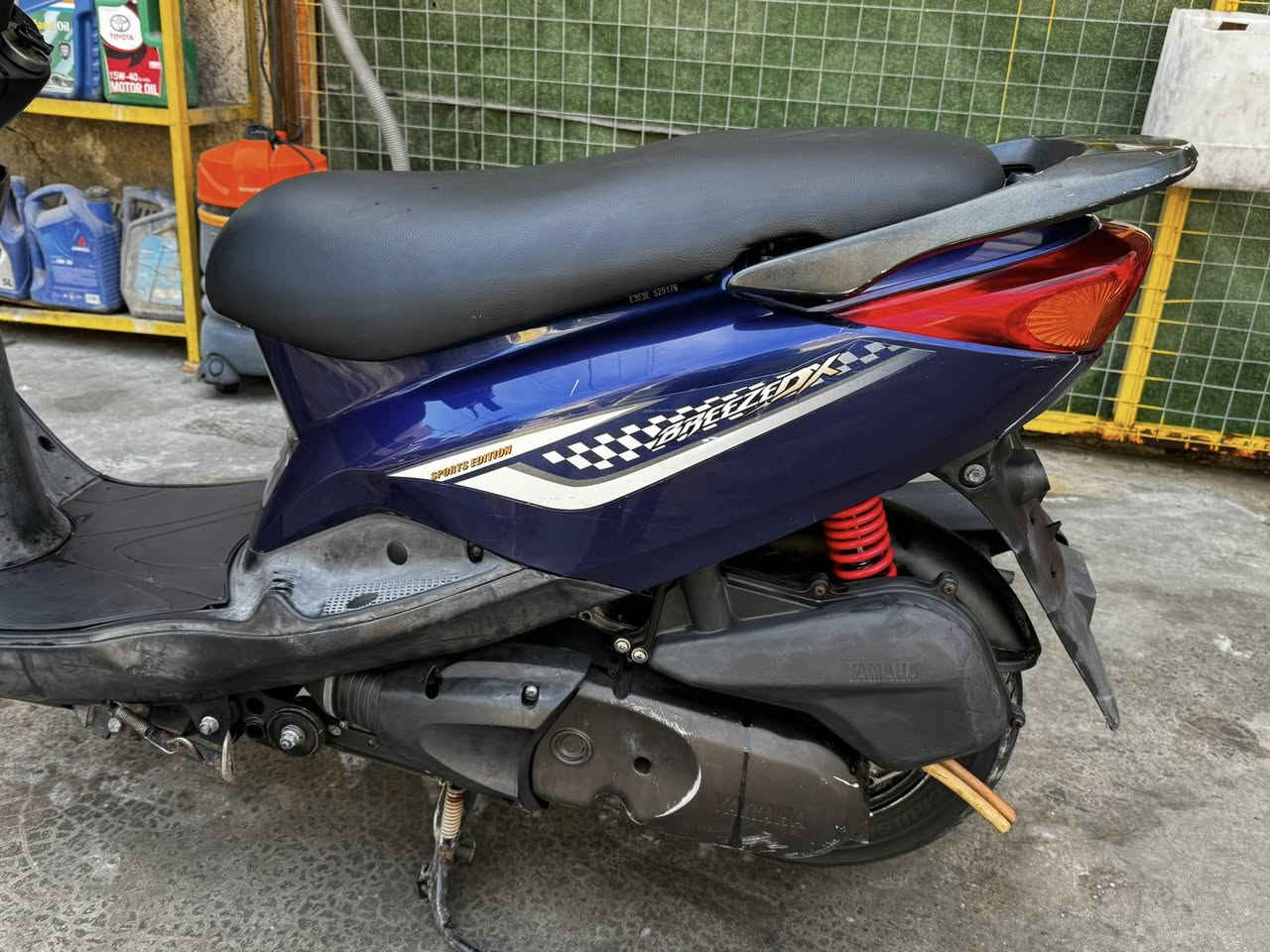 السلام عليكم دراجة بغبغا للبيع دراجة حيل نضيفه اي نقص مابيهه وياهه سويجات عدد2اصلي العنوان الاسكان قرب مستشفى الطفل السعر مليون250الرقم ***********
