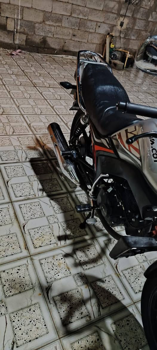 سلام عليكم سايم COT بعده علا وضع لشركه موديل 23 ومسجل سنويه كامل شوفه كدام عينك ما ناقصه اي شي كله شغال انضف من صور تجي جيب وياك فيتر وتعال جيك وين ما تريد مكان رمادي تائميم سعر مليون 400 
رقم ***********
