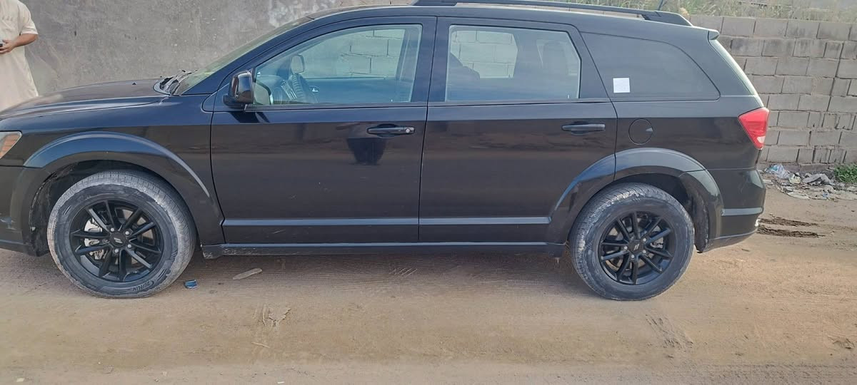 السلام عليكم 
دوج جورني للبيع موديل 19  سيارة جاهزة ماشية 63 الف ميل   تحكمات استيرن اربع جهات بصمه دخول ذكية وبصمه تشغيل مكينه اربع سلندر سبع راكب قطعتين تبريد مكاني بصرة سيارة على ايد وحدة للتواصل ***********  سعرها 130 السيارة بها ملاحظات 
صور الحادث غير متوفرة كونها وارد كندي
