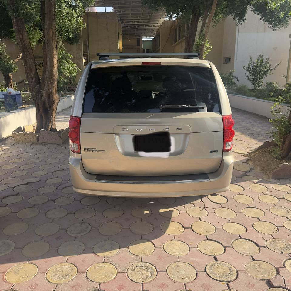 � للبيع: دوج كرفان Dodge Caravan

سيارة عائلية مريحة وعملية، مناسبة للاستخدام اليومي والسفر، بحالة جيدة وجاهزة للاستخدام.

المواصفات:
• الموديل: دوج كرفان
• سنة الصنع: 2013
• المحرك:/ 3.6L]
• ناقل الحركة: أوتوماتيك
• الوقود: بنزين
• عدد الركاب: 7
• اللون الخارجي: ذهبي
• اللون الداخلي: كشنات سود 
• الممشى: [116] م

المزايا:
• تبريد 3قطع أمامي وخلفي
• أبواب جانبية سلايد كهرباء 
• شاشة اندرويد 
• مقاعد مريحة وقابلة للطي
• استهلاك وقود اقتصادي
• السيارة نظيفة ولا تحتاج مصروف

📍 الموقع: كربلاء 
💰 السعر: 140$ قابل للتفاوض بالمعقول
📞 للتواصل: ***********
