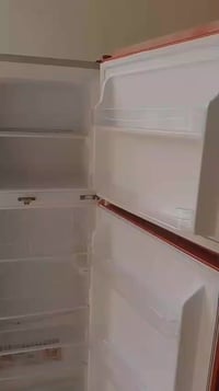 ثلاجه مستخدمه شي قليل جدا ٢٥٠  07801746707