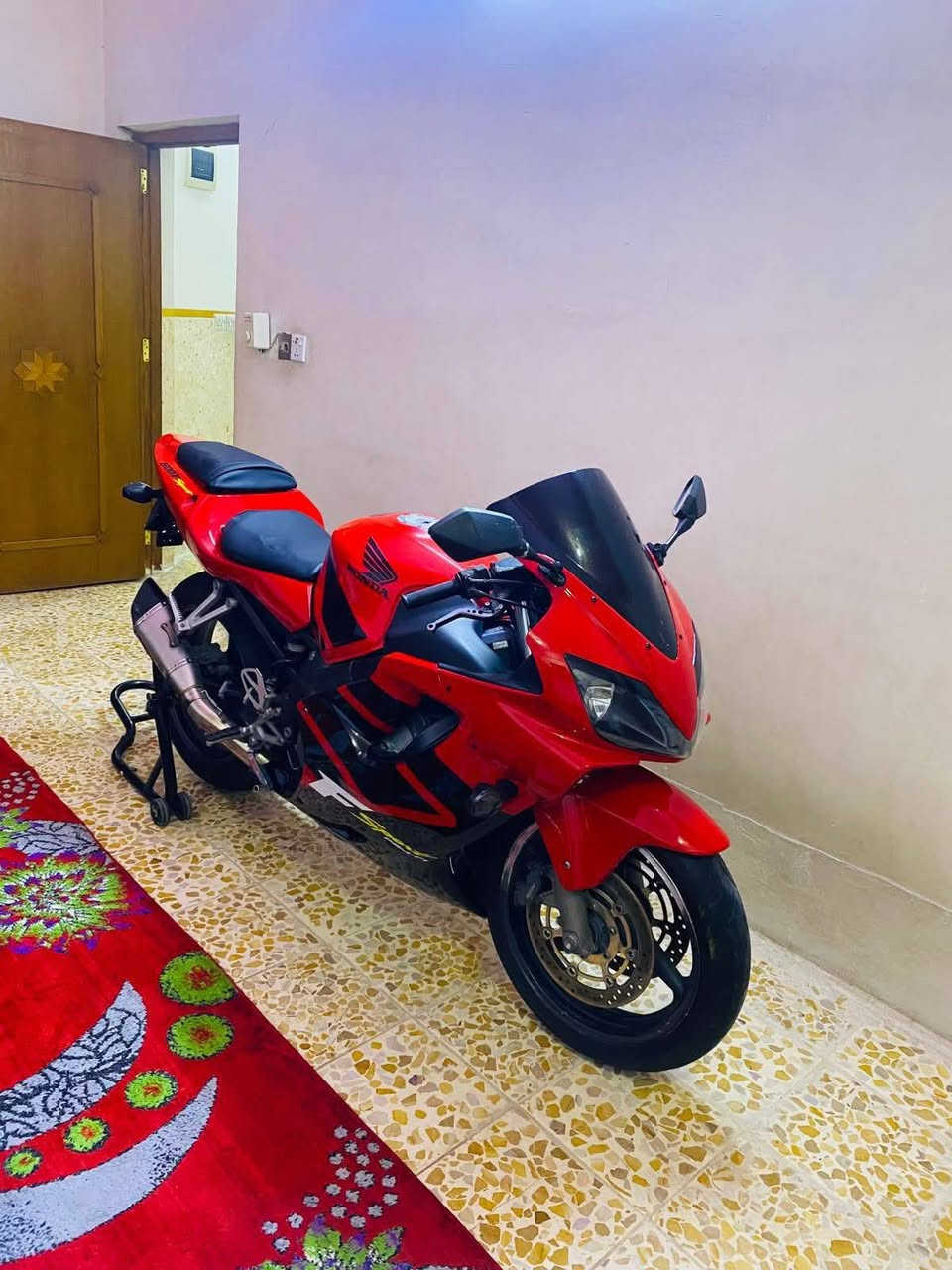 السلام عليكم اللهم صل وسلم على نبينا محمد
للبيع دراجة افوراي
دراجة كارتون 
مكفولة من كفرات بلاد 
اكفلها من كلشي
محرك 600
بانزين محسن 
كهربائيات كلها شغاله
منظومة زنون متكاملة بيهااا
منفيس أوراق كاملة
دراجة بحالة الوكالة 
والحمدلله درجه مال جناي 
الشراي يتصل اويراسلني واني خادم 
مكاني بغداد الشعب تقاطع عدن 
رقمي ***********
