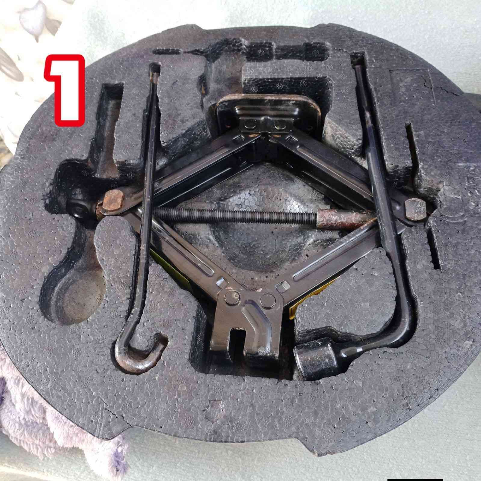 سعر جك الواحد 5000 بدون فلينه لتواصل 
***********
