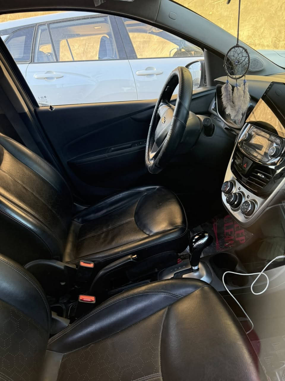 السلام عليكم
شيفورليت سبارك موديل 2017 
خليجي السياره فول مواصفات 
مواصفاتها كشنات جلد بصمه تدفئه بلكشنات
مري شفط تحكمات كامره شاشه جبيره
ماشيه 120 الف km
تبريد ثلج كير ومكينه مكفول
السياره بيها طخه بلجاملغ صغيره وبدلته بلادي 
وبيها شويه بارد والسونار بلمنشور 
رايدها ب٧٨ وبيها مجال 
مكاني بغداد الحريه 
***********
