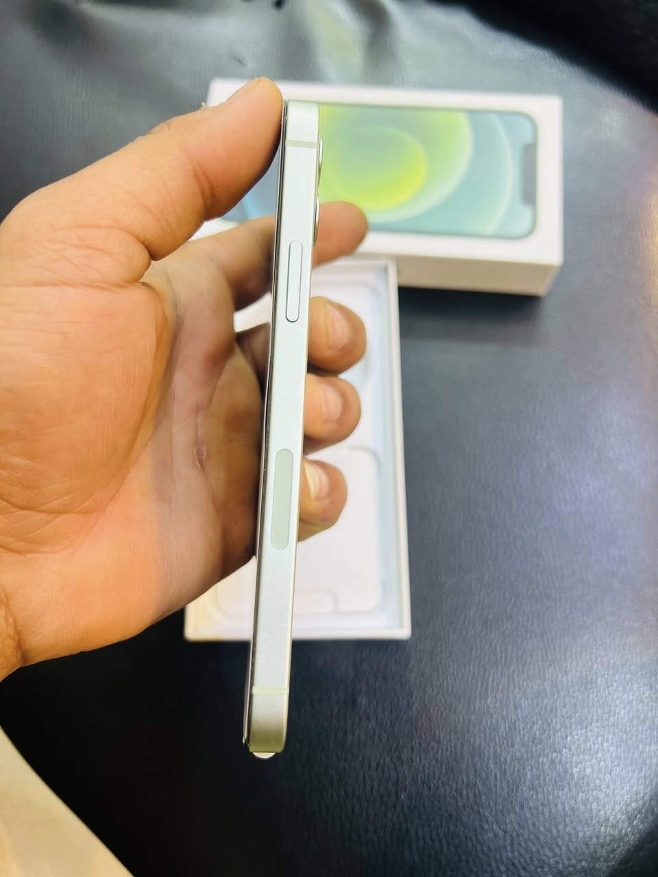 ايفون 12 عادي ذاكرة 128 
البطاريه 85 
مكاني بغداد كرادة
***********
