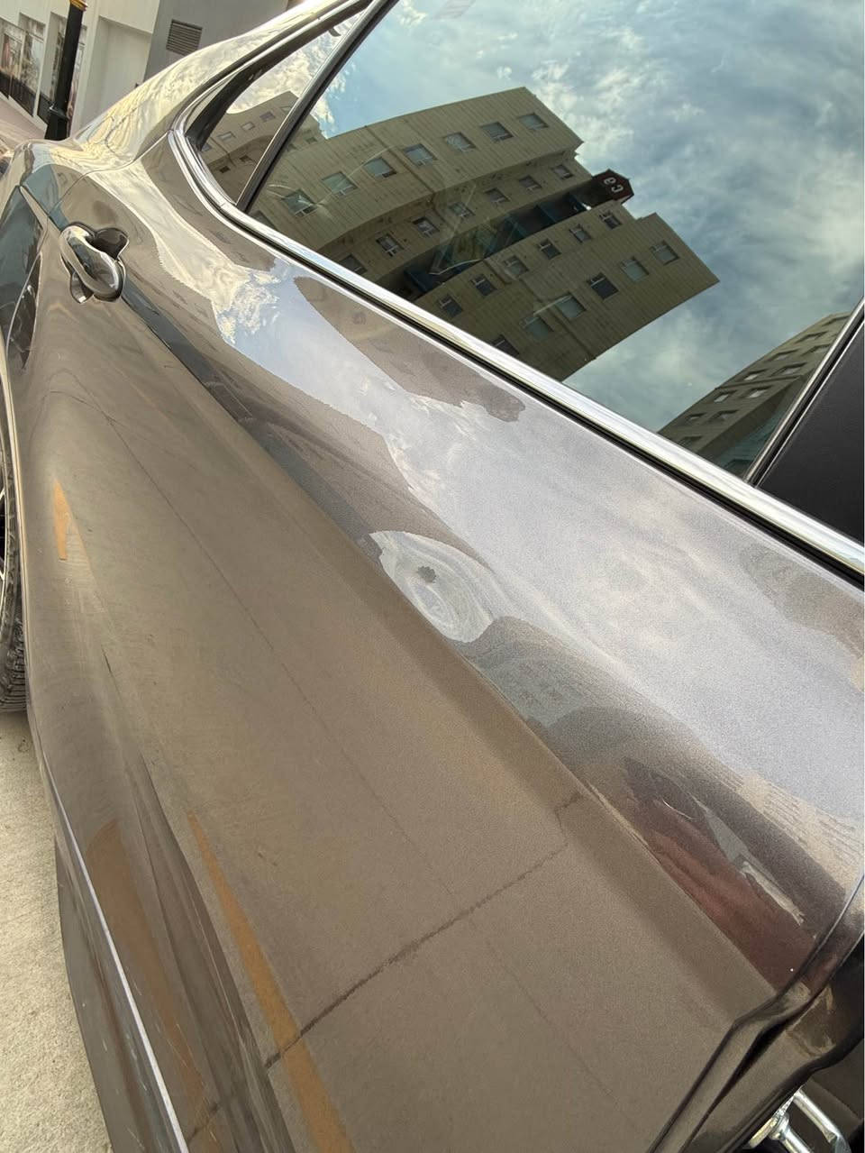 toyota camry 2022 se 

بسم الله الرحمن الرحيم
تیۆتا کامری ٢٠٢٢ se 
.. گیڕ و مکینە نەکراوەتەوە  . ڕەسمی دەعمەکەیم داناوە .. مکینە  4  بستۆن حجم 25 مەرخوب … ‎سەیارەكە بێ بۆیاخە بێ ساردە . تەنیا دەعامی پێشەوە بۆیاخە ئێرباگی سوكان  تەقیوە بەڵا ئێستا سیستەم كراوە ..  دەعامی بۆ دەعامی بەشەرت بەجوانی و پاکی 

ماوەی رۆشتوو: ٧٠.٠٠٠کم 
ڕەقەم و سەنەوی تازەیە ٢٠٢٩ 
ناو رةش    ، شاشەو کامێرە، 
رادار  ، شاشة تەبرید ، خەتی جادە 
  ، حاس  پیش و دوا، تحديد سرعة
، سوکان ڤۆلیۆم، تەبریدمركزي، 
نرخی : ١٩٥ گەڵا و معمامەلە 
شوێن سلێمانی 
0770 035 1005 السليمانية, العراق
