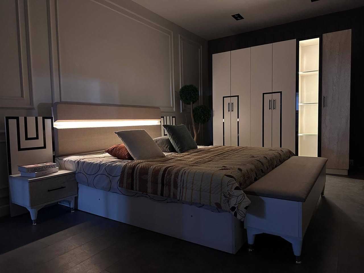 غرفه تركي جديد مستخدم سبوع مع اناره وسرير مخزن السعر 600
مكان الشعب حي البساتين 
للتواصل ***********
