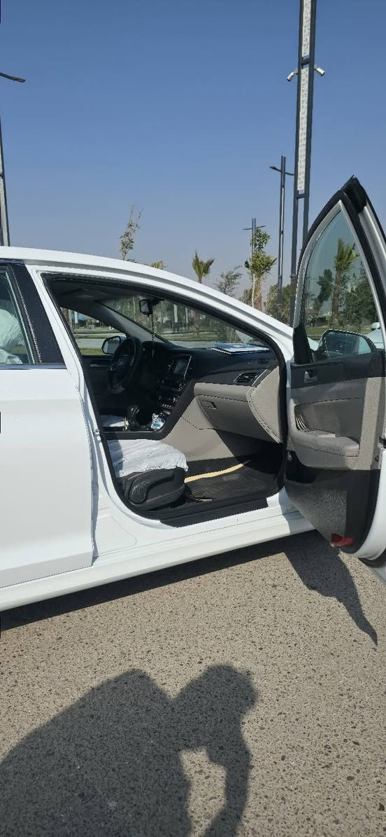 سوناتا 2018 وارد امريكي فول مواصفات عدا الفتحة 
رقم بصرة حرة بأسمي تحويل ثاني يوم
مكان السيارة بصرة ياسين خريبط
الحادث موضح بالمنشور ضربة جدا بسيطة
سيارة جديدة من الدوام للبيت 
السعر 148
قابل للتفاوض 
***********
