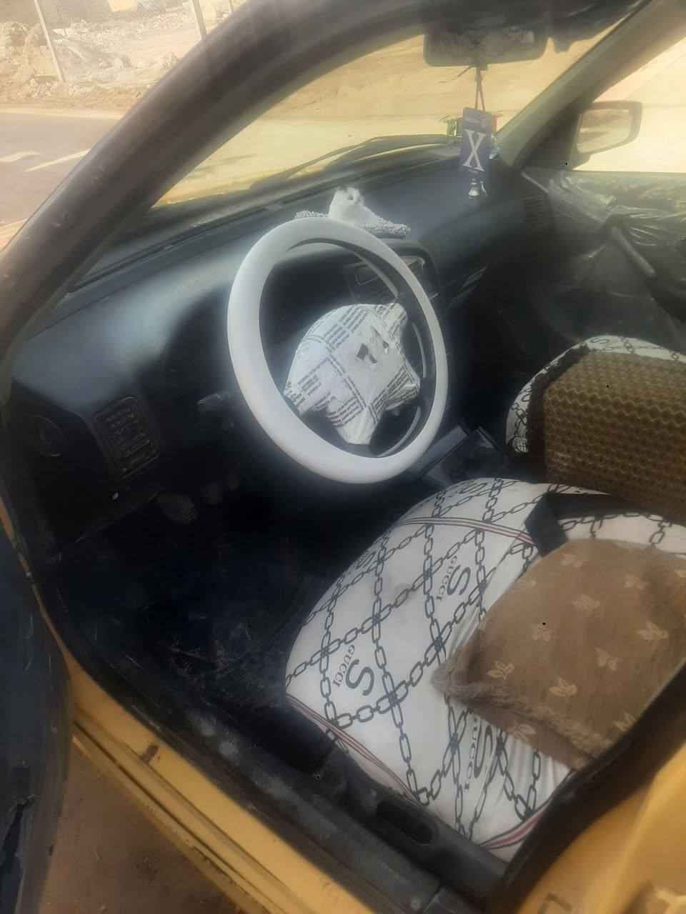 السلام عليكم بيجو بارص موديل ١٢ للبيع محرك كير خير من اللة والباقي كدام العين السعر ٣٦
***********
