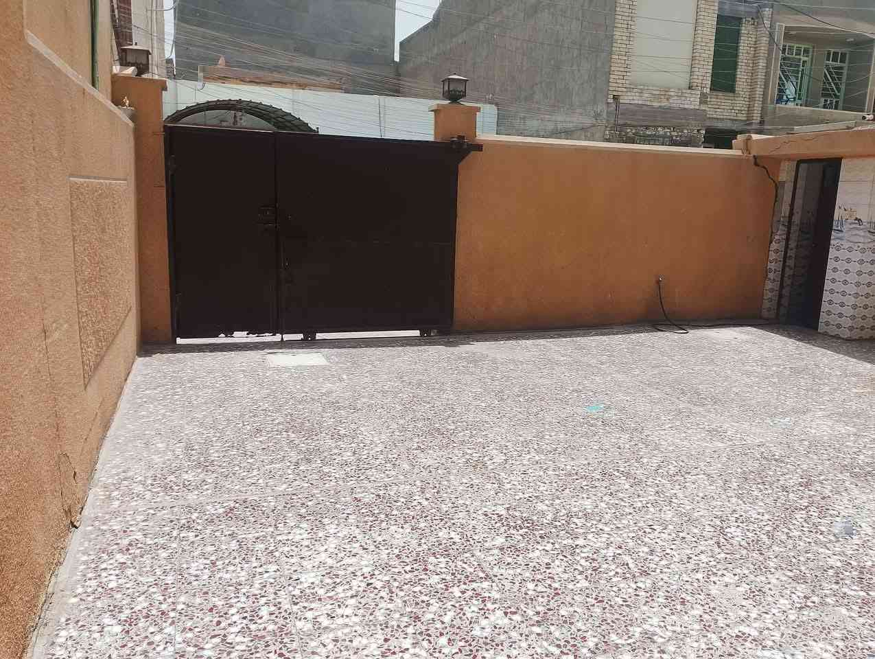 السلام عليكم
تم تنزيل اسعر 
دار للبيع مساحه 200 
الموقع الامين قرب مكتبة اروى 
واجهه 10 
نزال 20 
بسم شخص واحد 
4 غرف نوم واستقبال ومطبخ وصحيات 
نضافة ادار 90 ٪ 
سعر 375 
للتواصل خاص موجوده او مراسله وتساب 
***********
