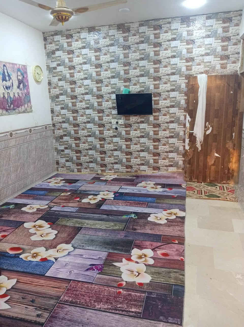 السلام عليكم بيت للايجار 
مساحه 150م
بغداد بوب الشام 
للاتصال ***********
واتساب
