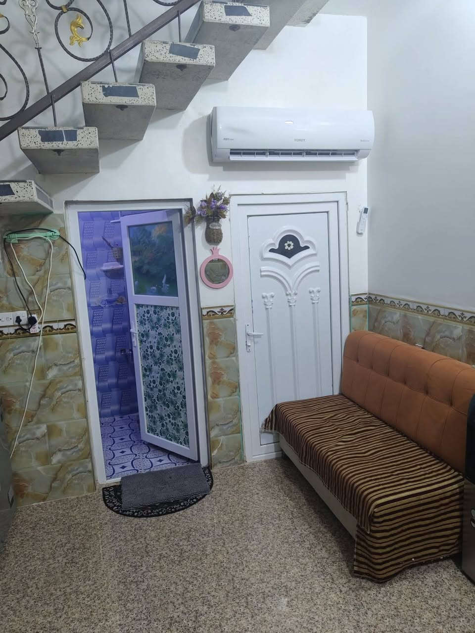 السلام عليكم بيت للبيع طابو زراعي سند 25 مساحه 100 متر خدمات كامله بالسعيدي خلف المجمع مال حجي حسين قرب طريق يا حسين استفسار اكثر اتصال ***********
***********
