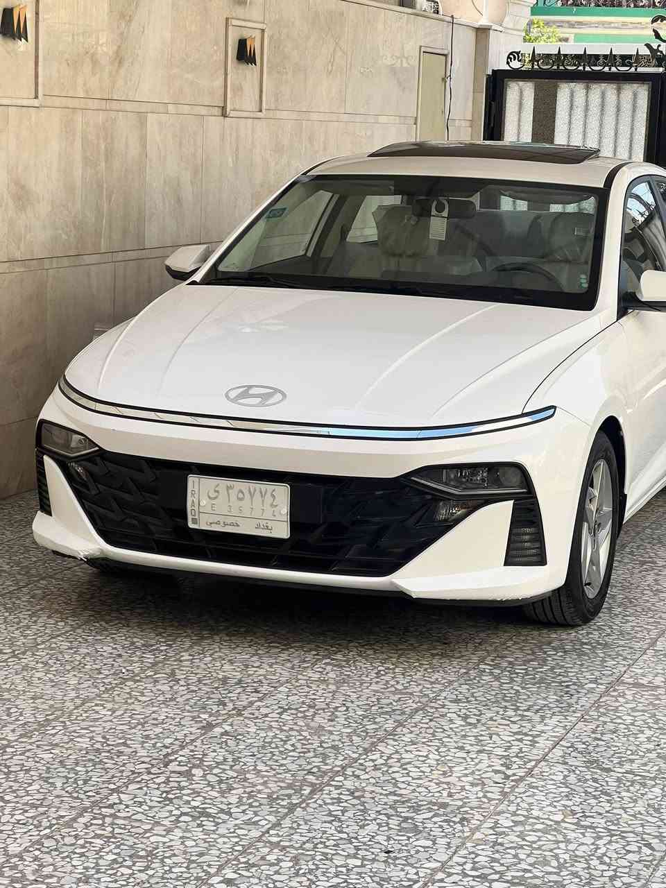 سلام عليكم اكسنت موديل 2024رقم بغداد (وارد خليجي 
ماشيه 27 .فول مواصفات فتحه تحكم ستيرن مري شفط  شاشه كامرتين خلفيه كامره دواره قطعتين تبريد .سياره مكفوله كفاله عامه ماعدا بارد قليل بلجاملغ الخلفي موضح بلمنشور .سياره جديده وخير من الله ماناقصها شي مال جناي معروضه 134وبيها مجال قليل ***********مكاني بغداد السيديه
