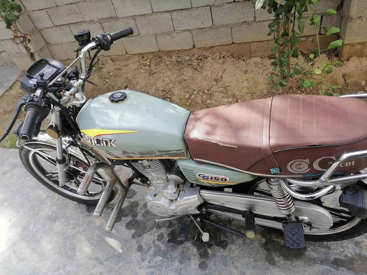 سلام عليكم سيفان موديل 23 دراجه بعدهه جديده شلعه محرك مكفول كهربائيات شغاله أوراق كامله طالعه من معرض سيزر    لسعر 580 وبيهه حك لجيه   لاستفسار.   ***********
