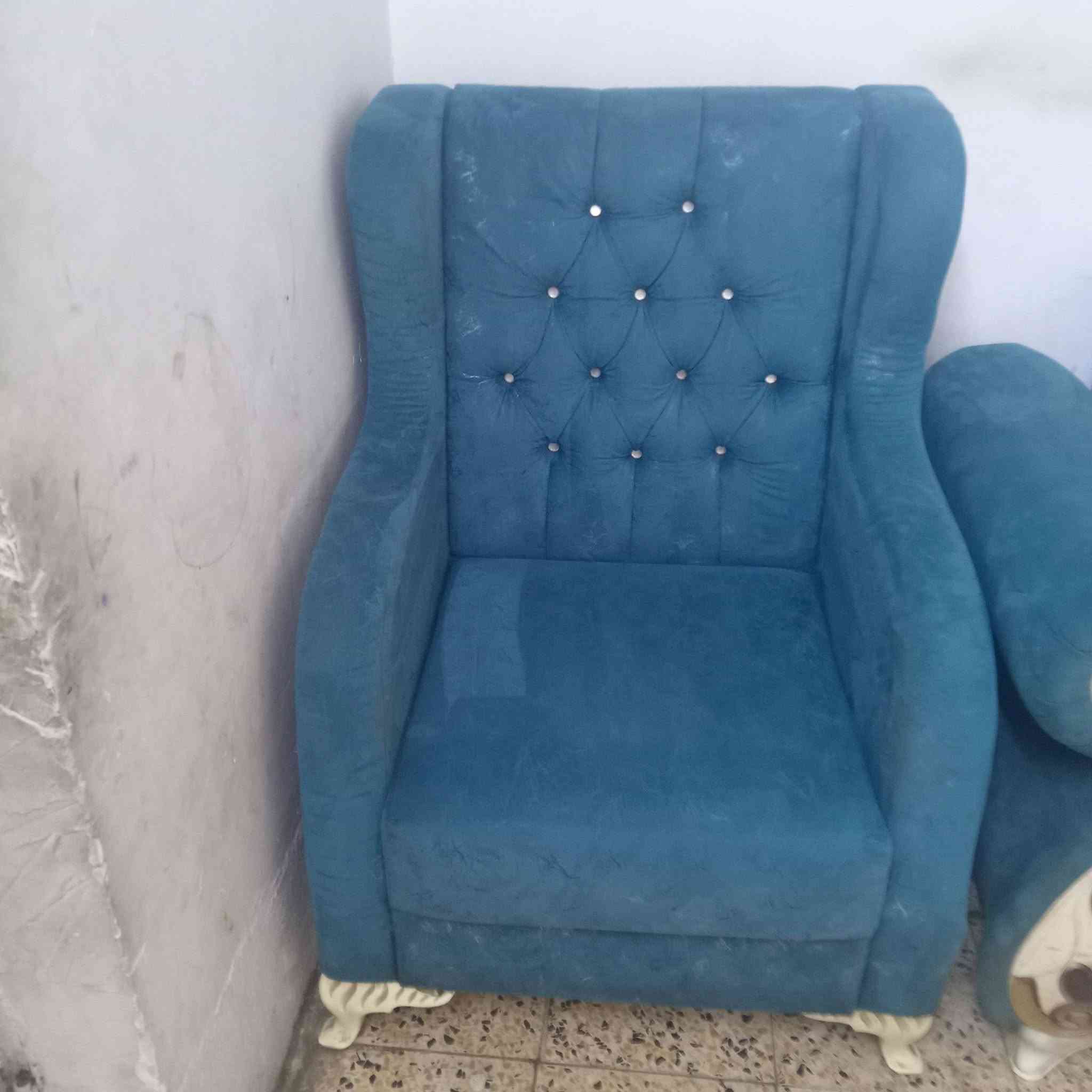 البيع تخم 10 مقاعد سعره 400 وبي مجال عنوان حي القاهره خلف جامع النداء اي استفسار اتصل على الرقم ***********

