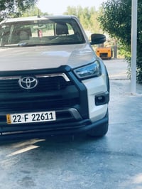 هايلوكس 2023 مكفوله كفاله عامه فول مواصفات ماشيه 60 الف  سعر 375  وبيه...