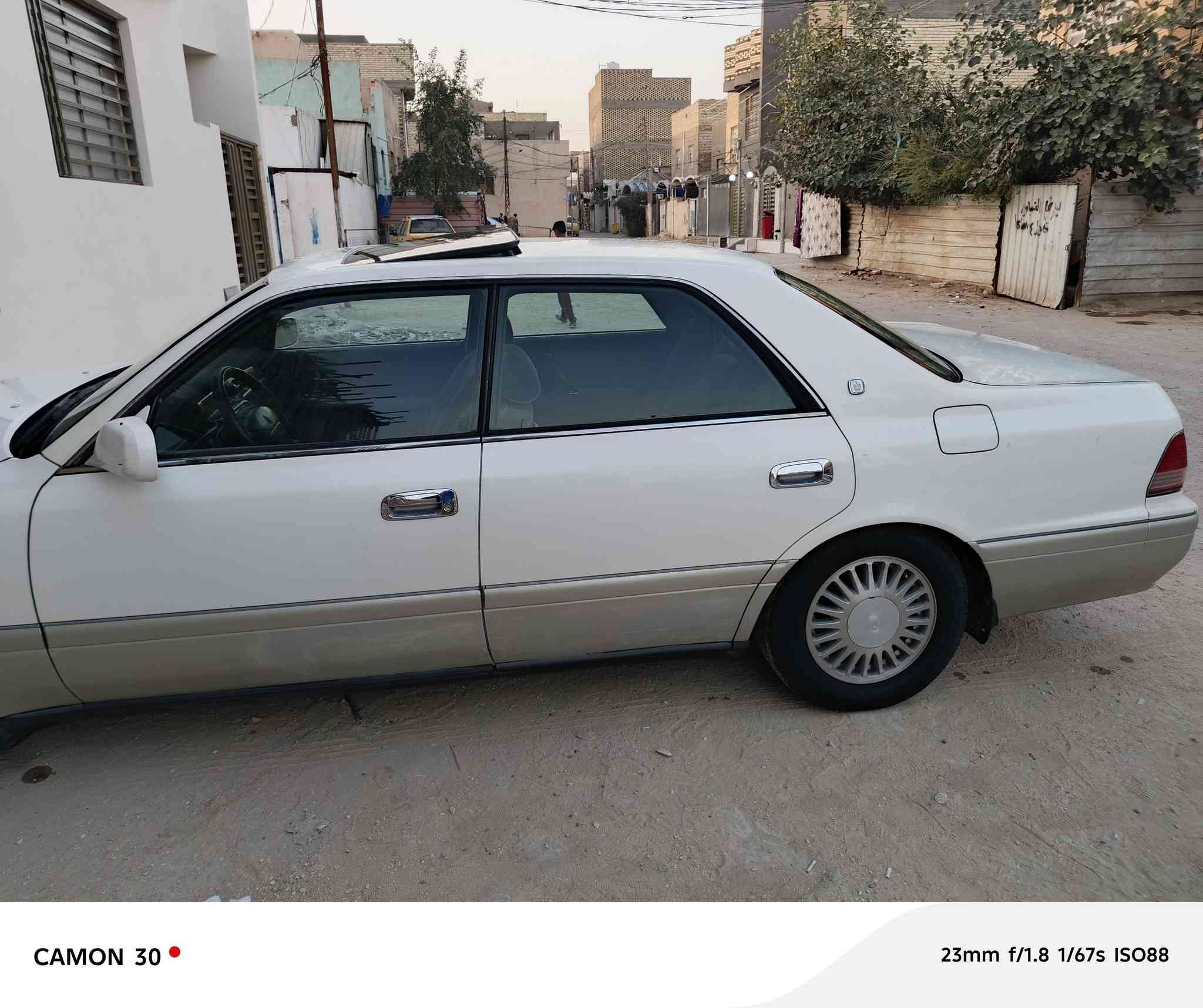 راس الثور موديل 2000
سيارة فول فتحه تحكم كرستال أصل
محرك فيشه وبطل كصه قماره فقط رقم كركوك غير مدفوع كمرك ولا مفحوصه سنويه بسمي رقم ألماني السعر 65 
ميعجبك السعر اندعيلنه بلخير واعبر المنشور رحمه الله والديكم العنوان النجف حي الأنصار رقم الهاتف ***********
