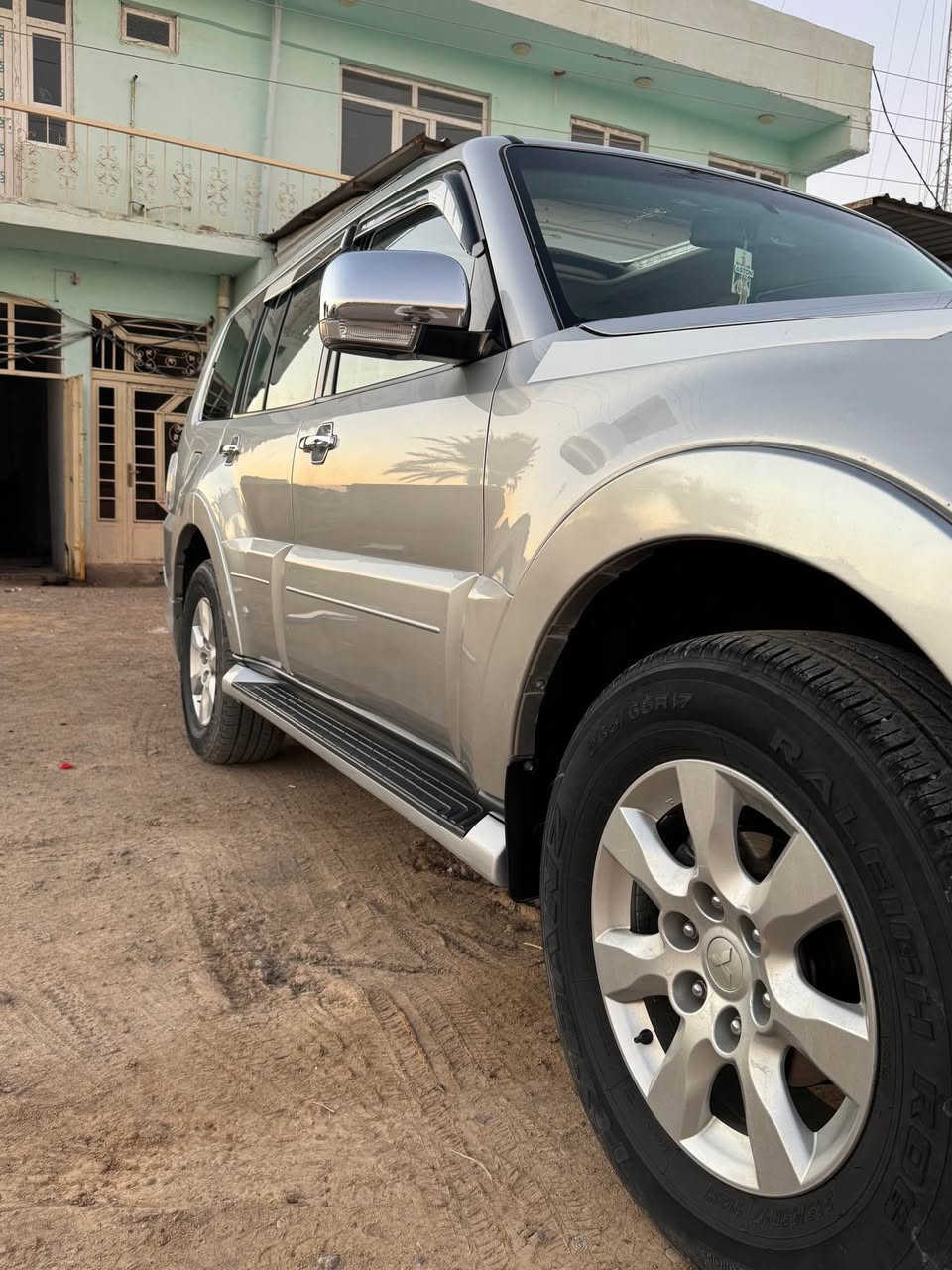 باجيرو 2018 – وارد خليجي GLS– مكينة3500 (المرغوبة) – نظيفة جداً
للبيع استعمال نظيف ومشي حقيقي.

 الاتصال على الرقم ***********  

✔️ المواصفات:

 • محرك 3500 القوي والمرغوب
 • تحكمات ستيرن
 • كشنات مخمل
 • حساسات خلفية
 • كاميرا خلفية
 • داخلية بيج
 • زينون عالي/واطي
 • LED نهاري
 • مرايا كهربائية + إشارة بالمرايا
 • ثلاثة قطع تبريد
 • 7 راكب
 • فورويل دبل كير
 • كروز كنترول
 • رقم بأسمي سنوية وهزه ورقم كله جديد
📍 الموقع: بعد مرور الحسينية/ مطعم ضفاف دجله الشارع العام 
السعر ١٩٨ $ وبيها مجال بسيط 
📞 للاستفسار *********** بغداد, العراق
