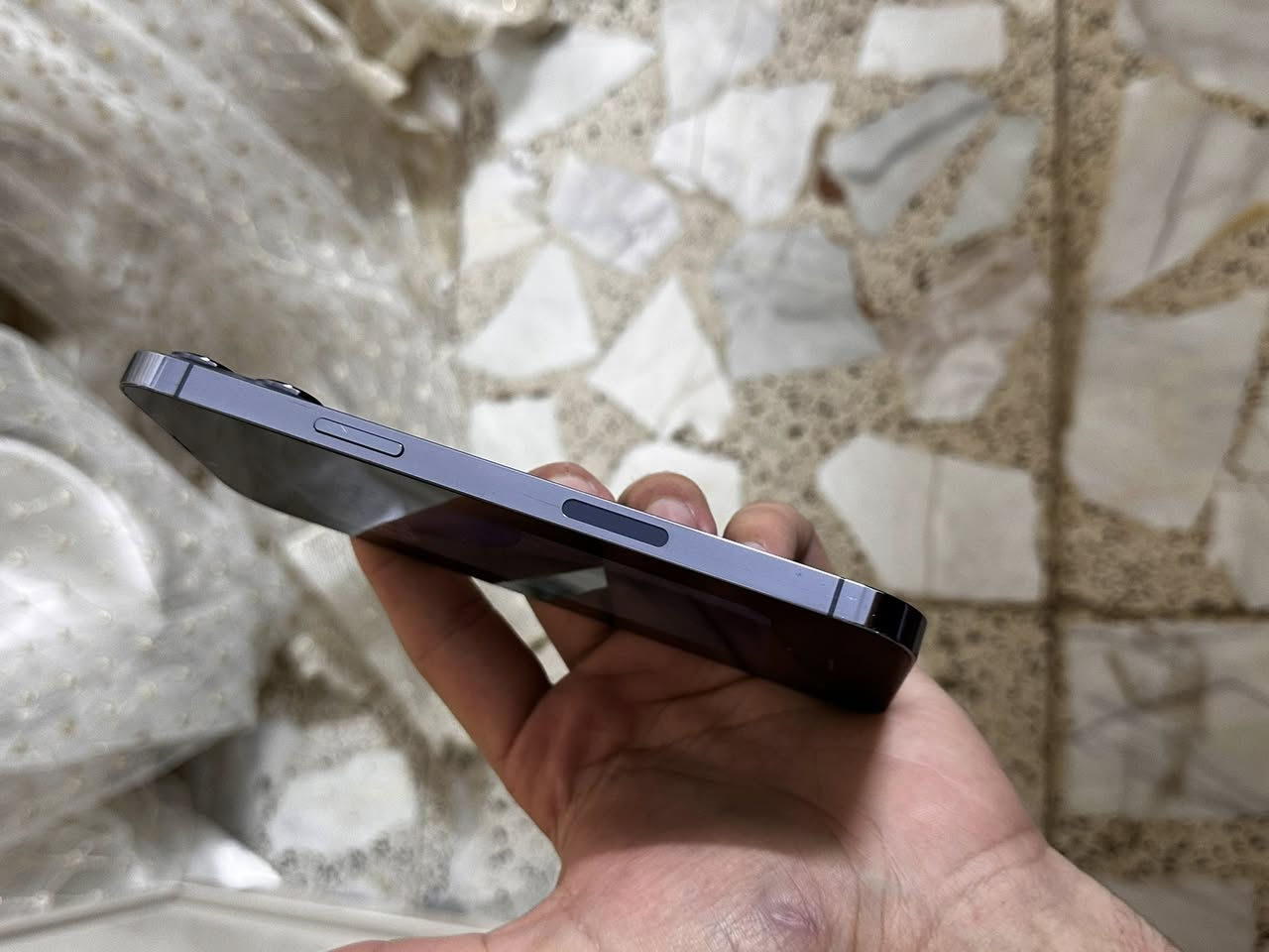 السلام عليكم 🫡 
عندي ايفون 13 برو ماكس لون بحري  

ذاكره 256 وبطاريه 90مكفول بس مو وتر  

مكاني بغداد الشعب  …. 

640 الف وبي مجال بسيط 
شراي يتصل وموجود واتس هم 
***********
