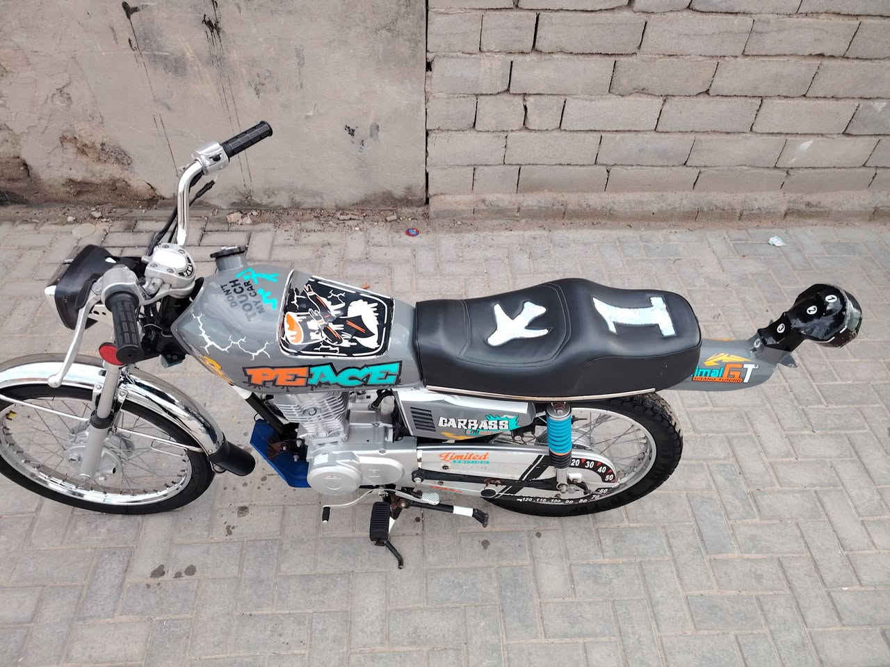 السلام عليكم شباب ايراني ادوات مامفتوح بيه برغي وجديده قبل فتره عمرته غراص اصلي سعره 700 بيه مجال حك جيه شراي تصل ***********
