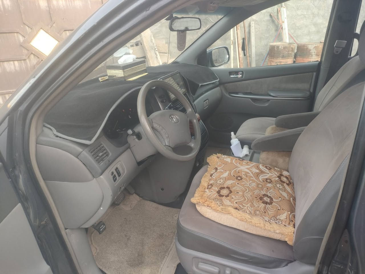 سيارة سينا موديل 2008 وارد امريكي رقم ديالى مشروع وطني كير ومحرك خير من الله مصبوغه جماليه بدون دواخل السعر 115 وبيه مجال /   اتصال ***********
