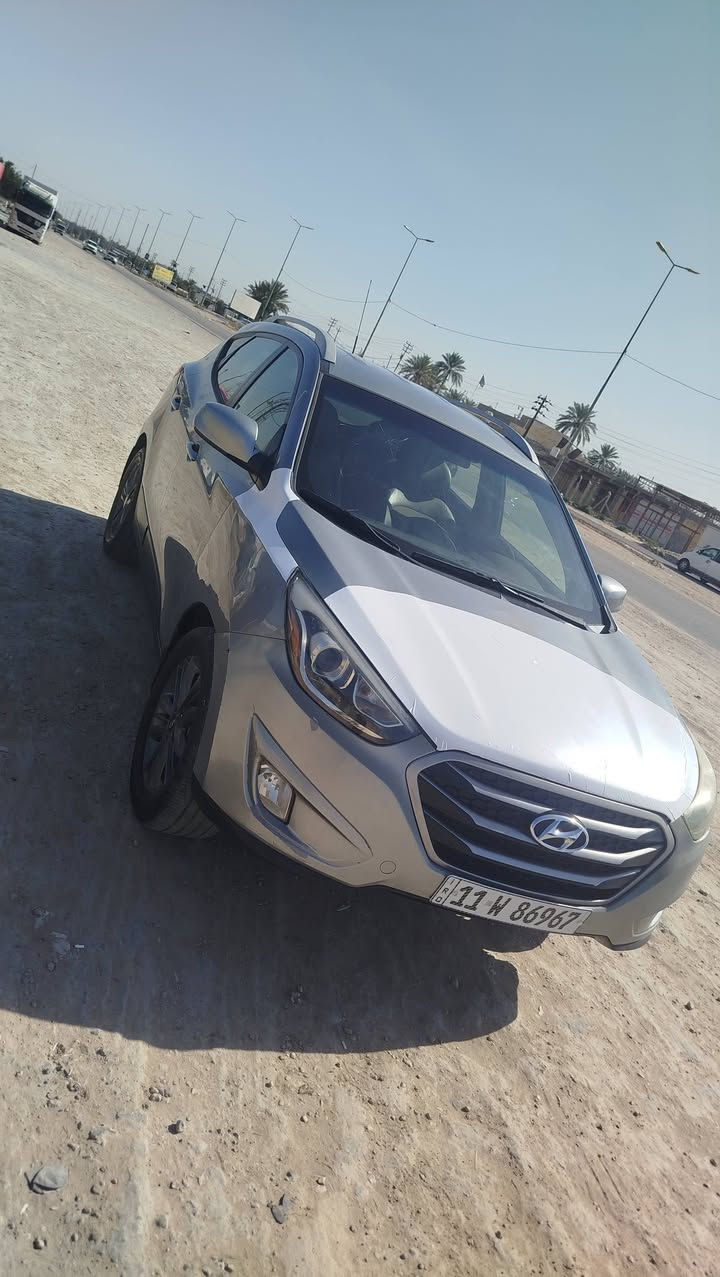 السلام عليكم توكسان 2015 للبيع مكاني بابل رقم بغداد دولي  مكينه وكير وحداديه وتبريد تخم تاير كله جاهزه حادث فقط بنيد بدون اي دواخل سونار مرفق بل منشور سعر السياره 124 وبيه مجال قليل ***********
