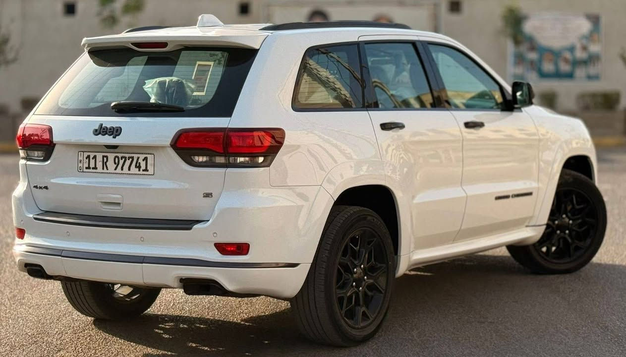 جيب S ، جيب اس كراند شيروكي ( خليجي ) موديل 2020ً
فئت S فول مواصفات للاخير  1/1
ماشيه 71 الف فقط
مكفوله 

مكان السياره : بابل شارع 80
للاستفسار يرجى الاتصال : ***********
السعر :  357 ورقة و بيها مجال
 ، رقم بغداد الجديد ب اسمي تحويل ثاني يوم 
ادامه كامله دهن فلاتر تايرات جدد صدر جديد كلشي بالسياره جديد
السبير منازل كاعيات الشركة ما مشدوده ب جيس بعدهاُ
مواصفات الـ S معروفة :  1/1
محرك 6 سلندر دبل كزوز 4x4 دفع رباعي خفيف ثقيل متعدت الوضعيات 
دخول بصمه تشغيل بصمه و تشغيل عن بعد ، 
، سقف بنوراما جنطه كهرباء ،  حساسات كشف ضغط الاطار
شاشة جبيره + كامره خلفيه  
سستم صوت 12 سماعه + دمام خلفي ،
حساسات اماميه خلفيه رادار خلفي بريك طوارئ 
رادار امامي بريك طوارئ 
  مطعم صاج ملكي كشنات جلد اسود و احمر تبريد و تدفئه 
+ تدفئه ستيرن 
سقف بنوراما كراسي كهرباء خزن 3 وضعيات لسائقً
ستيرن ميموري حسب وضعيه خزن الكرسي 
تبريد قطعتين كراسي خلفية تدفئه + تجوه ً
فول تحكم ستيرن كروس مثبت سرعة ،  شفتات ستيرن خلف المقودً
وضعيات قيادة sport , eco تراكشن مود ، اوتو ستارت ستوب 
نزول منحدر فور ويل خفيف ثقيل وضعيات فوريل جبلي ترابي ثلجي
مري كهربائيه قابله لطي + تعتيم تلقائي مري جوانب و وسطيه
+ خاصيه ازاله الضباب من المري الجانبيه + مري قلاب عند الرجوع
لايتات حاجب LED ، زنون + بلوجكتر كاشف ضباب زنون زراكه مازده
بك لايت LED + كاشف ضباب و بعد
 اهواي مواصفات ..
