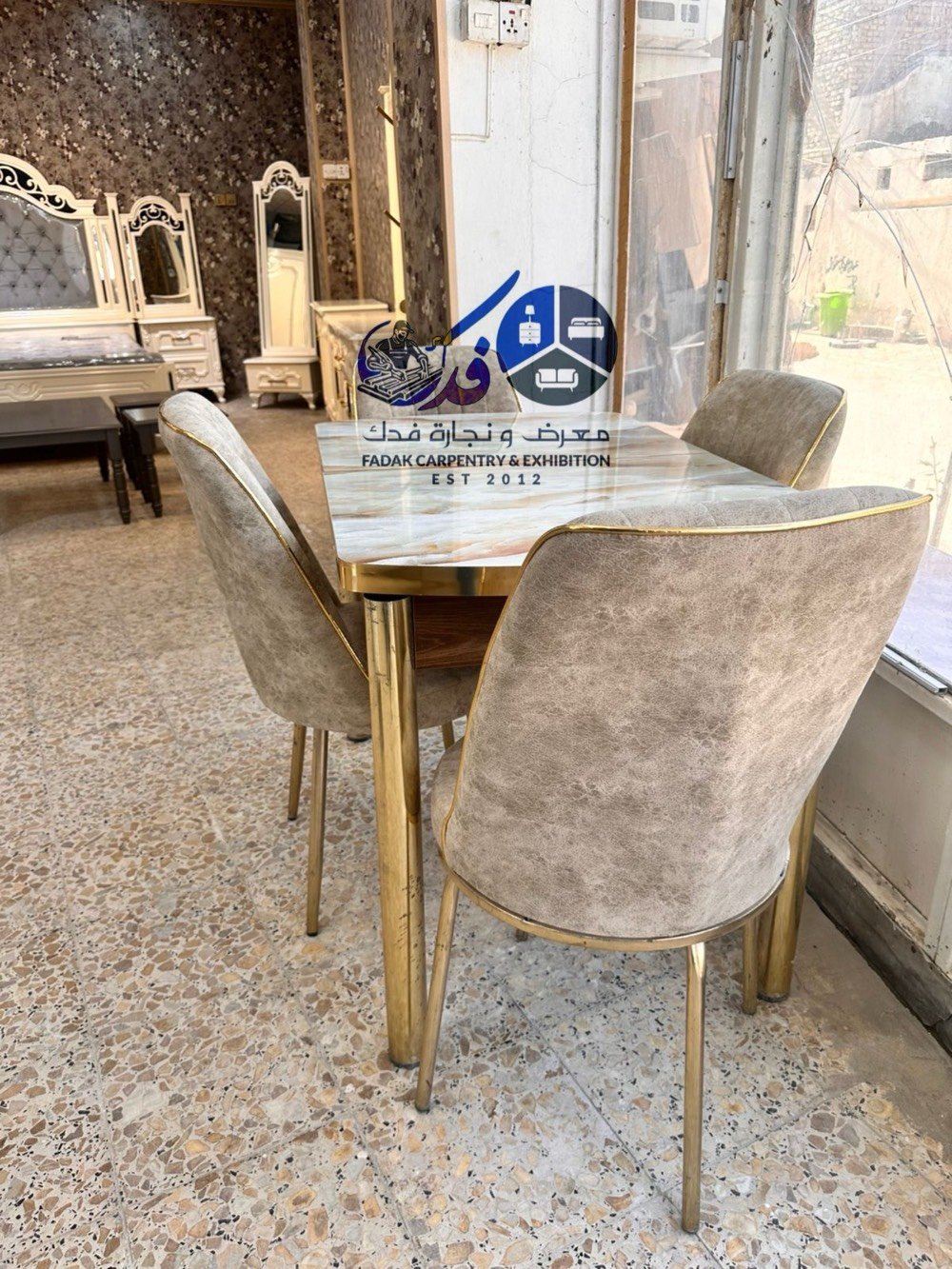 6 كرسي 350 الف 
4 كرسي 275 الف 