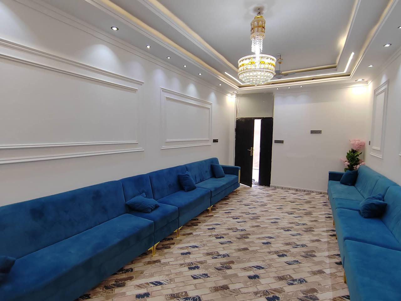 السلام عليكم
بيت طابو للبيع
المساحه/ 110 متر
بناء حديث  سنه 2023كونكريت صب وطابوق
بناء درجه اولى
تأسيس الماء والمجاري والكهرباء شرط درجه اولى وماركه
عرض الشارع ١٠ امتار
يحتوي البيت على
الطابق الاول ( ديوانيه _ واستقبال _ وصحيات عدد 2_ وطارمه _ ومطبخ _غرفه نوم عدد 1)
الطابق الثاني (غرف نوم عدد ٢ _صحيات عدد 1)
 السطح شتايكر
السعر مع الاثاث /250 مليون
السعر بدون الاثاث / 230 مليون
العنوان / الناصريه_ الشرقيه قرب ساحه العمال
للاتصال والاستفسار /***********
