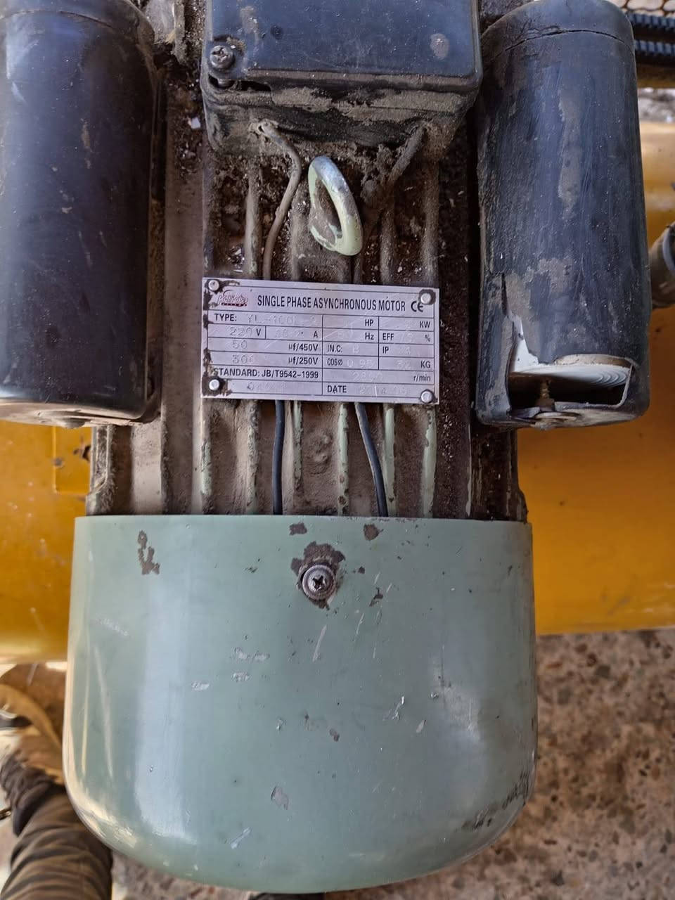 السلام عليكم تاروسه للبيع نظيفه جدا جدا جدا جدا رايده ٦٠٠ هيه بستمين متواجد عله ***********
