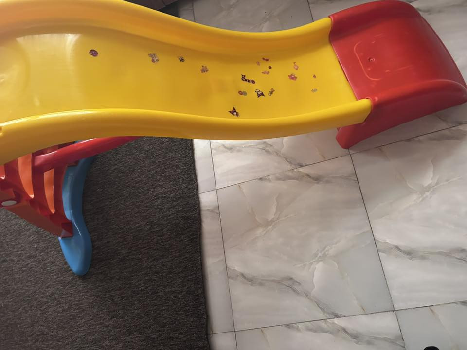 سرير طفل ب25 الف مع دوشك
وزحليقة ب25 الف مابيها اي ضرر 
وعندي غسالة اوتماتيك 10 كيلو ب200 وبيها مجال


**إذا كنت صاحب هذا الإعلان وتريد حذفه لأي سبب، رجاءا أرسل رسالة إلى الدعم الفني**