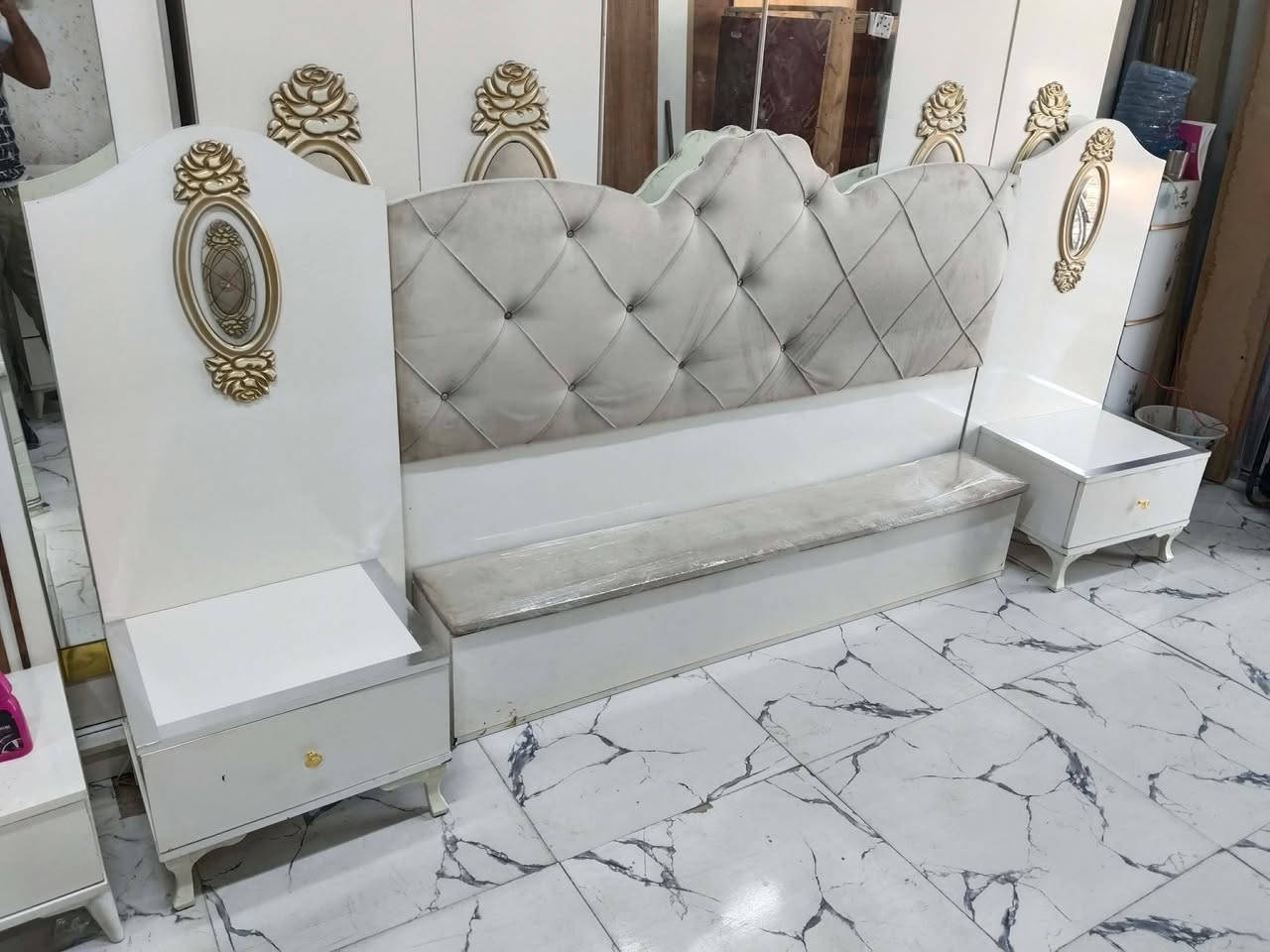 غرفة تركي 9قطع نظام ابواب ❤ ✨
نظافة 95 / 100 ❤✨ 
السعر 600 مع الشد 🪛ونقل 🚙
داخل بغداد متوفر توصيل لجميع المحافظات 🇮🇶


**إذا كنت صاحب هذا الإعلان وتريد حذفه لأي سبب، رجاءا أرسل رسالة إلى الدعم الفني**