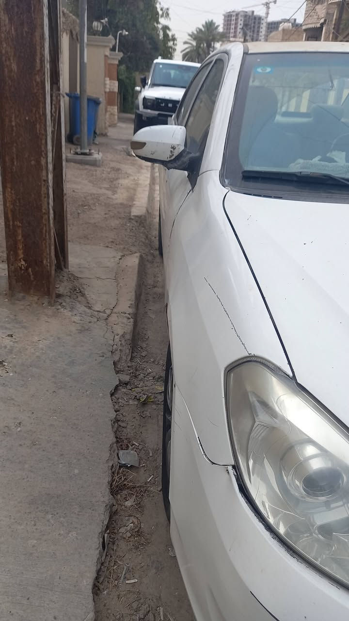 السلام عليكم بي واي دي  جي 3 خصوصي للبيع باسمي سنويه ٣٠ محرك وكير نظيف تبريد ثلج اطارات نظيفه ٢٠١٣ السعر ٥٠ ورقه وبيهه مجال للطيبين العنوان بغداد البياع الإعلام هاتف ***********  @@
