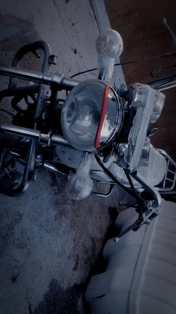 جوندة2017 كلك للبيع دراجة حلوة مرتبة مكينه خرسة كلش ناعمة كهربائيات كاملة سلف هندر كلة شغال اشاير شغالة لايت امامي وبگلايت شغال نقص باتري فقط باتريها تعبان شوية دراجة رايدها 275 وبيها مجال بسيط جماعة 200 لا تعبون نفسكم مابيع قفلها 250 مكان دراجة ديالى هبهب شراي تعال خاص او اتصال***********
