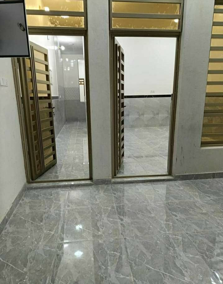 بيت للبيع مساحه 100 متر بحي غدير مقابيل  مقابيل فرع اسواق فطومه  بيت جديد ونضيف بناء2025 بي غرفه فوق  يعني غرفتين بي سعره 118 وبي مجال بسيط
هذ رقمي للتواصل ***********
