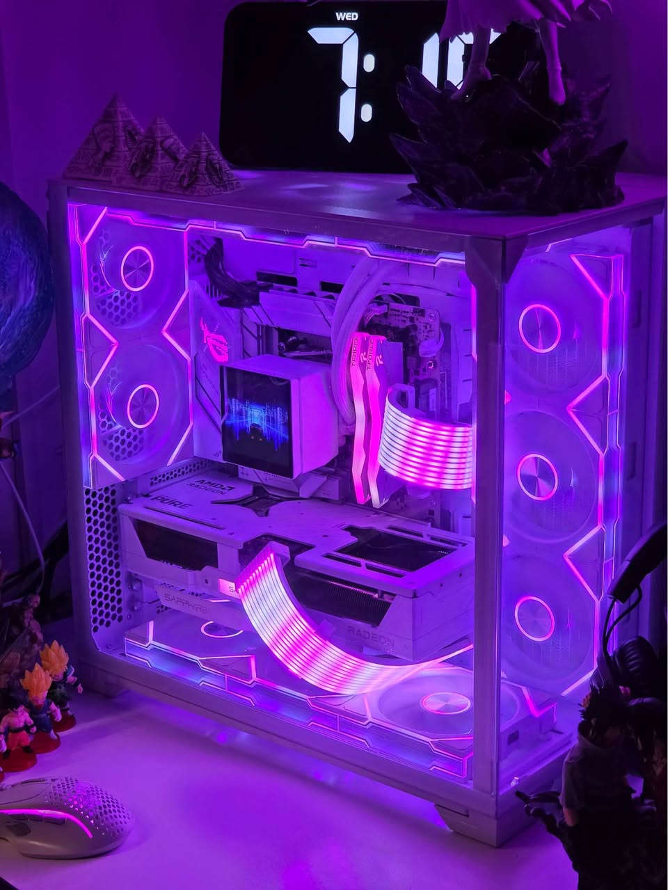 سلام عليكم ست اب كامل للبيع

نبدي بالكيس تجيمعة بيضاء بالكامل:
 المعالج : ryzen r7 7800x3D

المذربورد: asus rog strix b850 اعلى نسخة واي فاي وحبشكلات لون ابيض

الرامات: tforce DDR5 32G 6400hz

التخزين: 2تيرا / الحاسبة وياها 8 تيرا اذا تريد الهاردات كلهم الحساب يختلف وكلهم GEN4

كارت الشاشة : AMD RX 9070XT  16GB sapphire
نسخة بيضة

البورسبلاي: 850w كولد فول مود

المبرد :360ml LoVINGCOOL  نسخة مرتبة 

الكيس : ليان لي نسخه الكومباكت فچن مع 11 فان نسخ احترافية 
سعر الكيس 3،400،000
—————————————

نحول ع شاشات 
الاولى :MSI /32INCH/ OLED /4K /240hz
مواصفاتها باختصار شاشة عملاقة وهذا موديلها الي يحب يبحث عنها 321URXW
سعرها 1،400،000
الشاشة الثانية: MSI/27/2K/180hz
سعرها 200،000 الف
———————————-
نجي ع اكسسوارات وحدة وحدة

1-UPS 3KV ONLINE MTS سعر 350 الف

2-KEYBOARD GRAVASTAR V75PROنسخة النيون اندر نسخه
سعر الكيبورد 300 الف
3-MOUSE GRAVA STAR  XPRO نسخه النيون كذلك
سعر الماوس 200 الف
4-لايت بار براند مرتب تحكم لاسلكي قابل للتخصيص مع خلفيةRGB 
سعر الايتبار 80،000 الف
5-سماعات هايبر اكس كلاود3 وايرليس  جديد وليس اوبن بوكس 140 الف

6-نظارات VR META QUEST 2
كاملة ملحقات بالاضافة اكسسوارات مشتريلها تربطها ع حاسبة وتتونس باور بانك وكيبل نقل احترافي
سعرها 350 الف
8- كرسي ستنكر مرتب نسخة لطيفة
سعر الكرسي 160 الف
9-مايك شور m7b مع كامل ملحقاتة وكارت صوت خارجي مايك رهيب
سعره 350 الف

ماوس باد ريزر اطلس زجاجي
سعره 150 الف

ماوس كلوريوس مودلi2 وايرلليس
100 الف

اخوان الست اب ابيض مثل ما ذكرت ومكلفني هواي بالاضافة الاكسسوارات من اعلى ما يكون وافضلهم جودة بالنسبة كل الاجهزة كامله كراتين كلها شبه جديدة وبعدها بالضمان استخدام جداً قليل عنواني بغداد

***********

*********** بغداد, العراق
